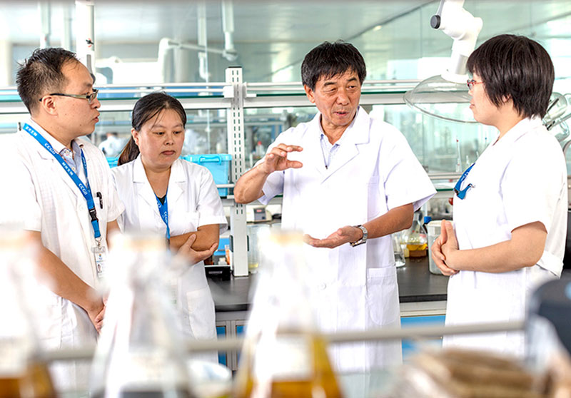 【经济日报】企业家风采丨“五金铺”走出的行业翘楚——记晨光生物科技集团董事长卢庆国